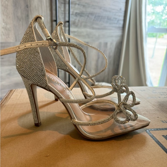 Sparkly Bow Heels - Picture 2 of 4